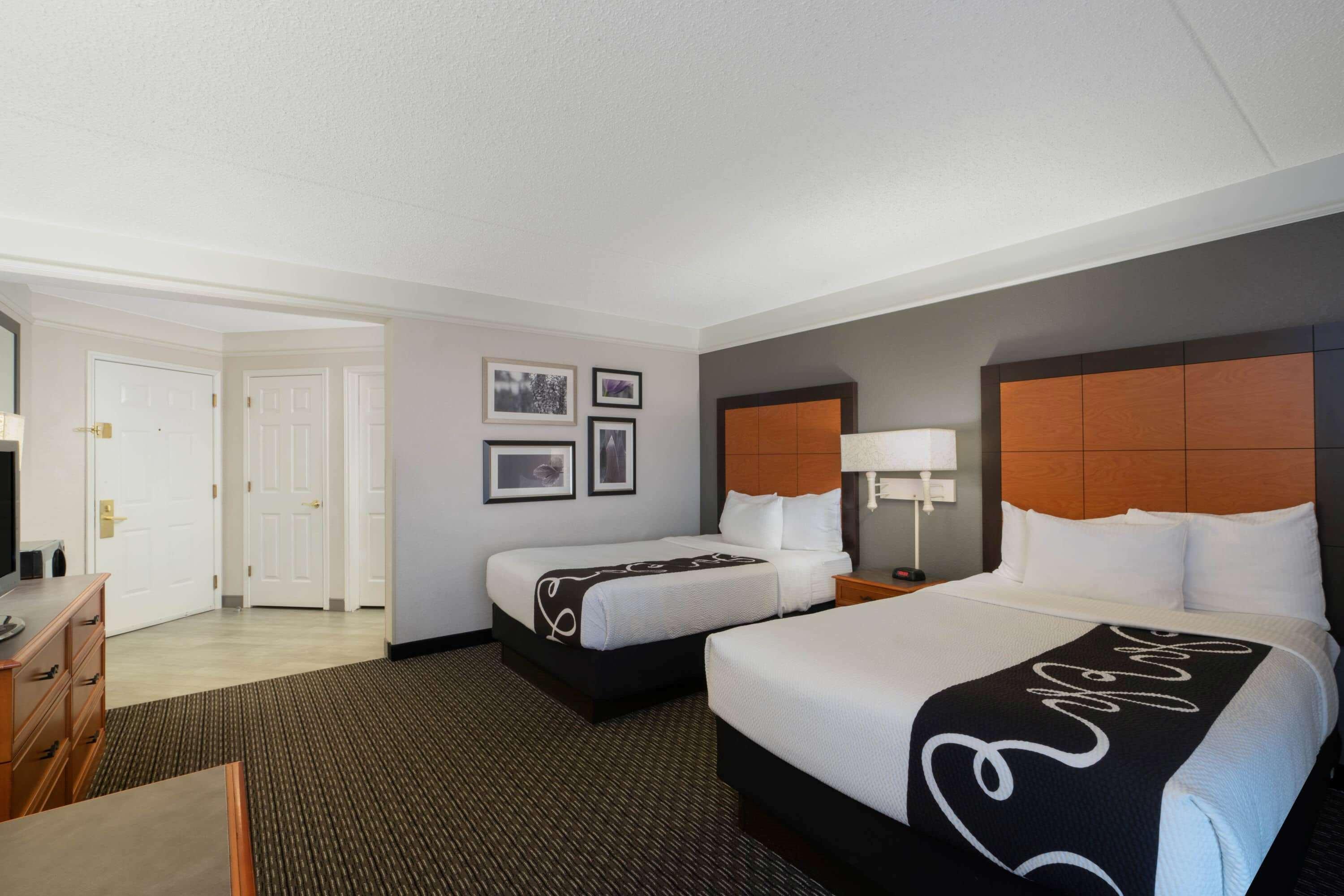 La Quinta By Wyndham Pueblo Hotel Exterior photo