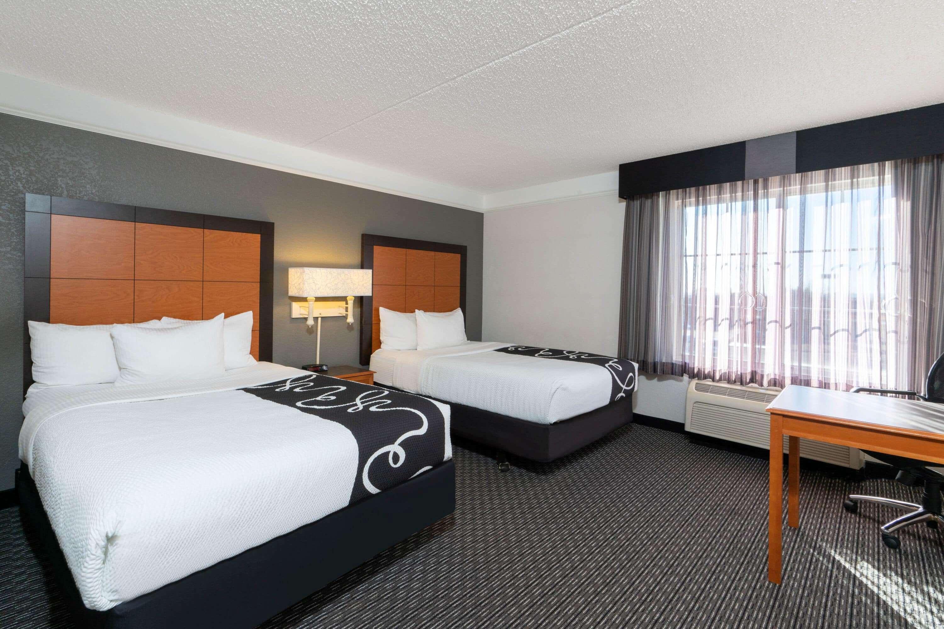 La Quinta By Wyndham Pueblo Hotel Exterior photo