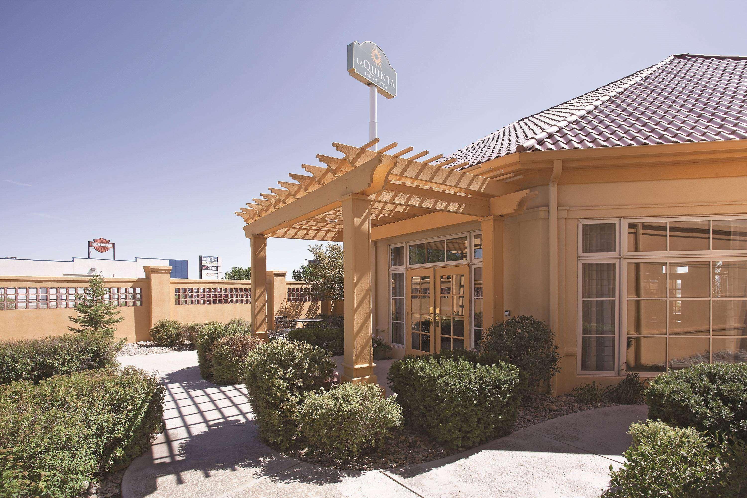 La Quinta By Wyndham Pueblo Hotel Exterior photo